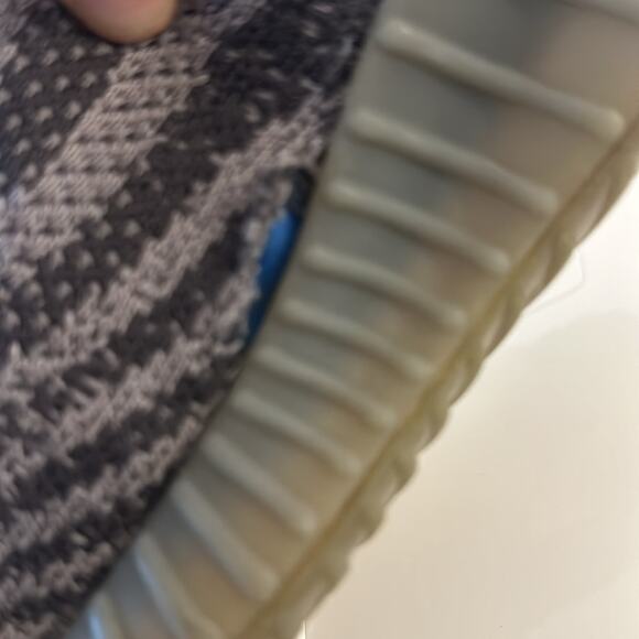 Yeezy Boost 350 V2 Low Beluga 2.0 Sz 10 used with tears Nike - Picture 4 of 6
